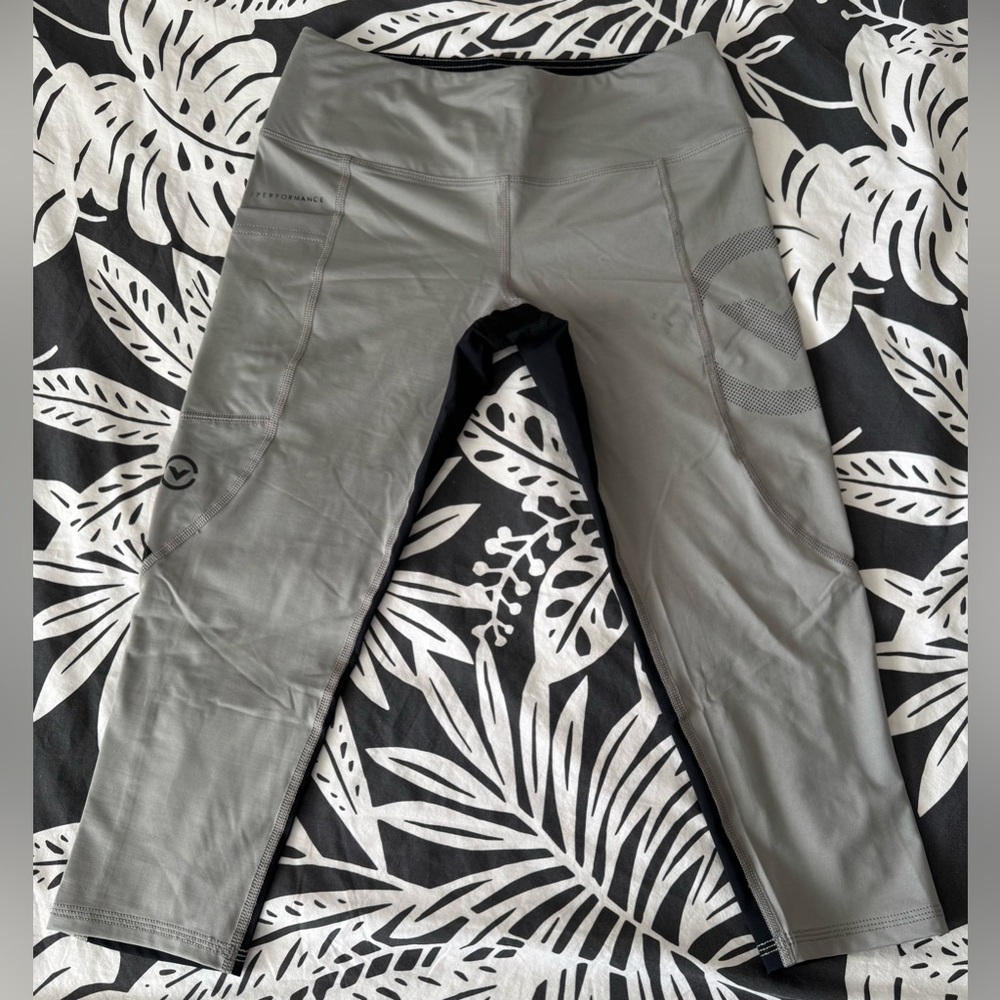 Virus action sport compression capri leggings